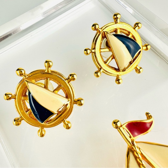 Vintage Avon Three Piece Nautical Sailboat Helm Enamel Brooch Earrings - Picture 13 of 13